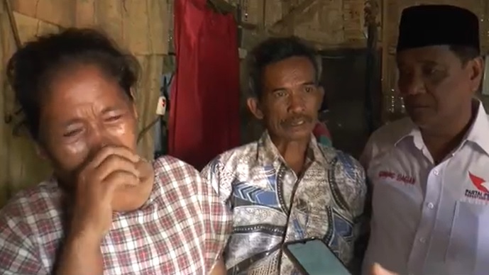 Air Mata Keluarga Siswi Putus Sekolah Pecah Seusai Terima Bantuan dari Partai Perindo