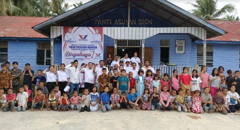 Cerianya Anak Panti Asuhan Nikmati Kue Ulang Tahun ke-7 Partai Perindo Sumut