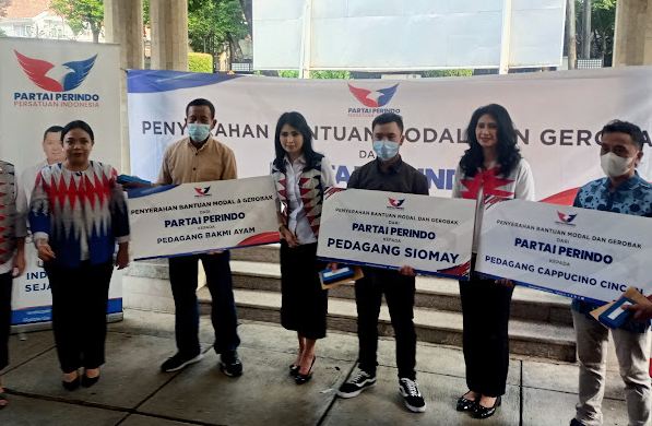 Bagikan Gerobak Perindo & Modal Usaha, Ketum Kartini Perindo Liliana Tanoesoedibjo: Semoga Pendapatan Mereka Kian Meningkat