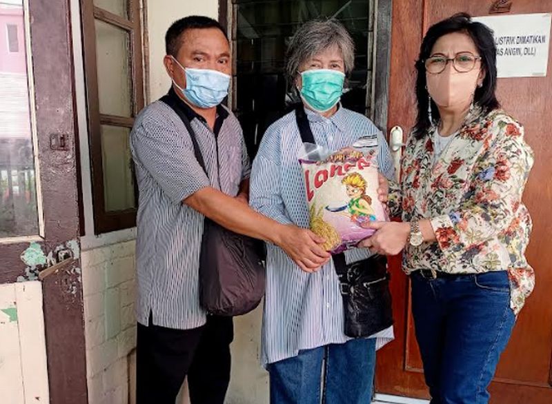 Gerkindo Salurkan Bantuan ke Rumah Persekutuan Tuna Wisma dan Pemulung di Gambir