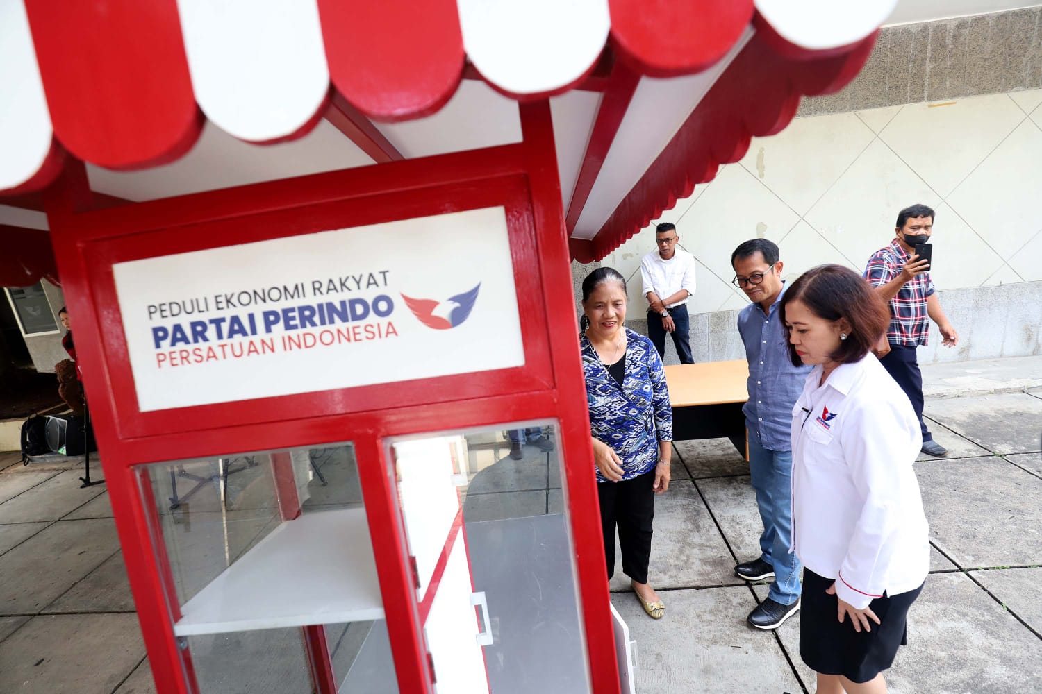 4 Tahun Mimpikan Punya Gerobak Partai Perindo, Penantian Pedagang Tahu Gejrot Akhirnya Terwujud