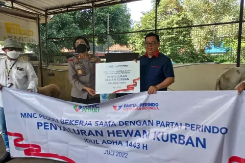 Bersama Partai Perindo, MNC Peduli Salurkan Hewan Kurban ke Polsek Menteng 