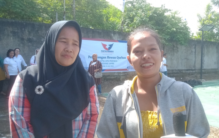 Dapat Daging Kurban, Warga Jambi Doakan Partai Perindo Semakin Maju