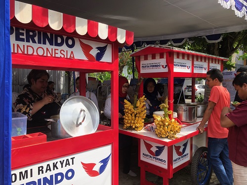 Ratusan Ojol dan Pekerja Harian Makan Tongseng Bareng Partai Perindo DIY