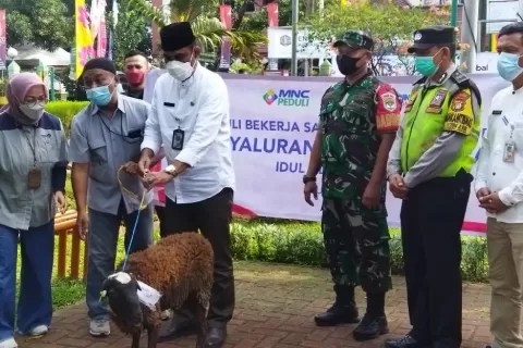 MNC Peduli dan Partai Perindo Salurkan Hewan Kurban untuk Warga Jakbar, Camat Kebon Jeruk Beri Apresiasi