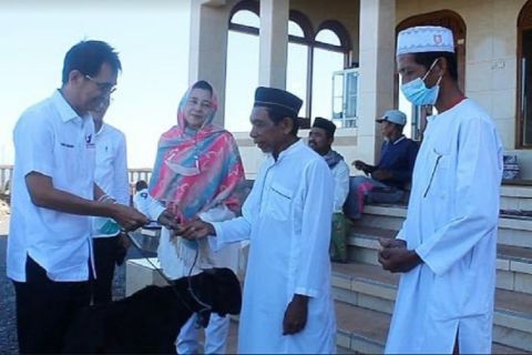 Partai Perindo Bali Serahkan Hewan Kurban ke Masjid Al Ikhlas Karangasem