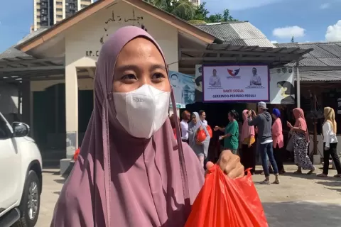 Warga Desa Cibatu Bekasi Bersyukur Dapat Bantuan Sembako dari Gerkindo 