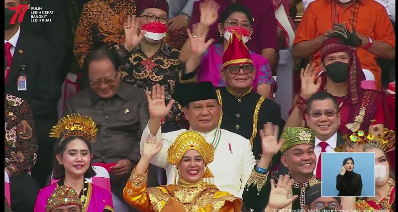 Hadiri Upacara di Istana Merdeka, Prabowo Tampak Mesra Bareng HT