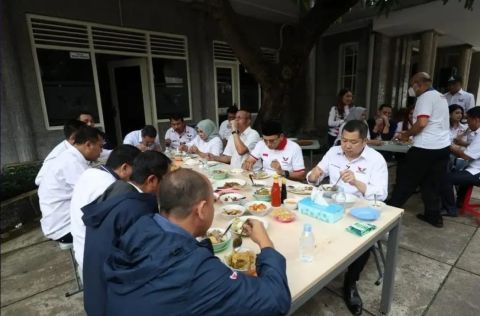 Nikmati Bakso Gerobak Perindo, HT: Tak Kalah Lezatnya dari Bakso Hotel