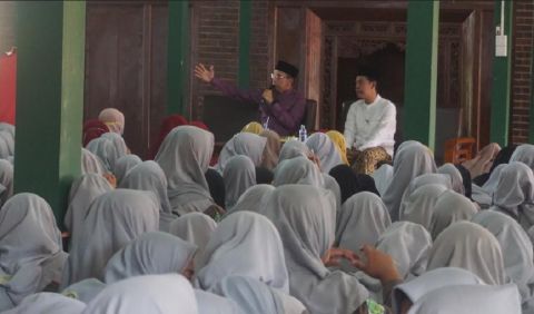 Tausiah di Ponpes Salafiyah 2 Mlangi, TGB Kisahkan Perjuangan Presiden Jokowi