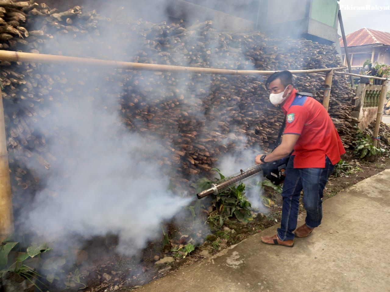 Berangus DBD, Rescue Perindo Rejang Lebong Lakukan Fogging dan Sosialisasi PSN 