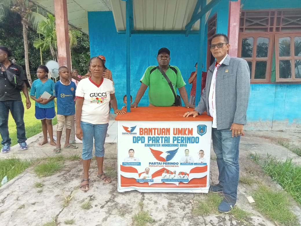 Partai Mamberamo Raya Kembali Bagikan Pondok Jualan ke Mama-mama Papua