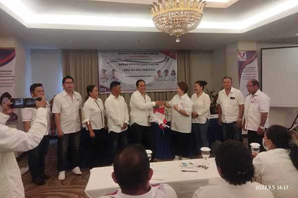Pengurus Baru DPD dan 17 DPC se-Minsel Dilantik, Ini Arahan Ketua DPW Partai Perindo Sulut