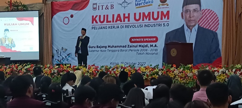 Di Hadapan Ratusan Mahasiswa IT&B, TGB Sebut 'Era Superman' Sudah Berakhir