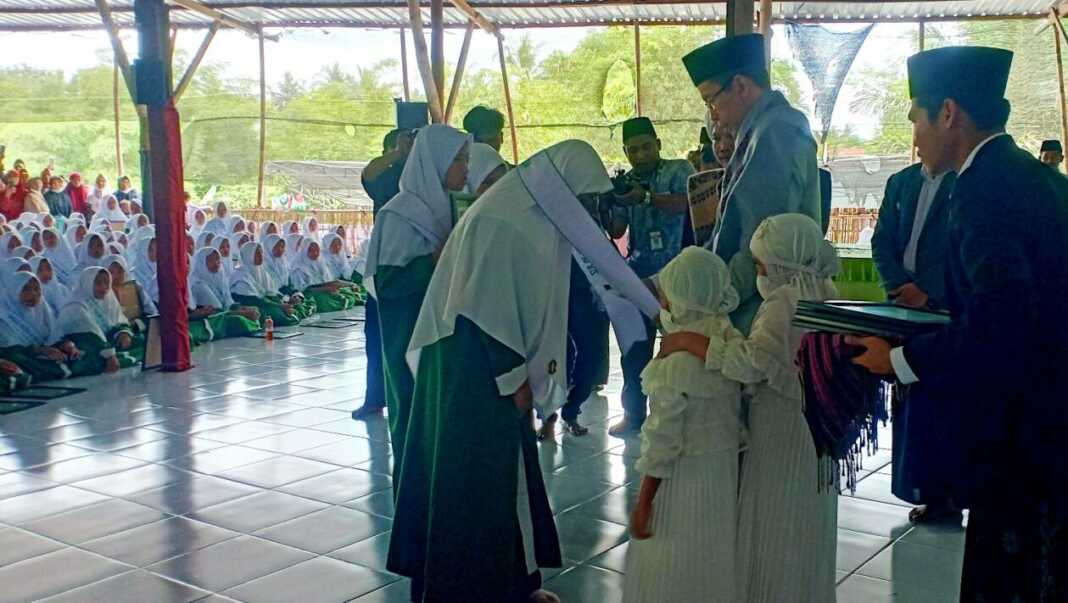 Meriahkan Anak Hultah NWDI ke-87, TGB Wisuda Ratusan Penghafal Alquran