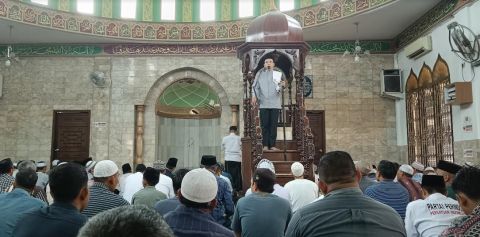 Jadi Khatib Jumat di Masjid Nur Sa'adah Deliserdang, TGB: Orang Takwa Itu Meneladani Nabi