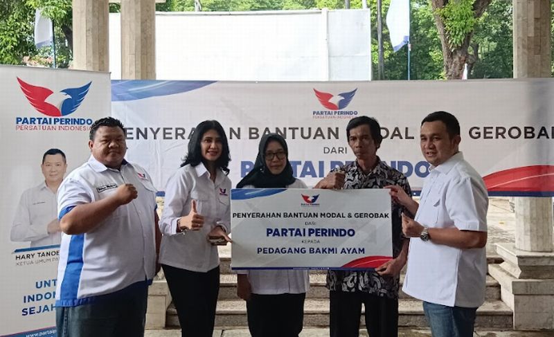 Bagikan Gerobak ke Pedagang, Partai Perindo Jaksel: Meningkatkan Ekonomi Masyarakat