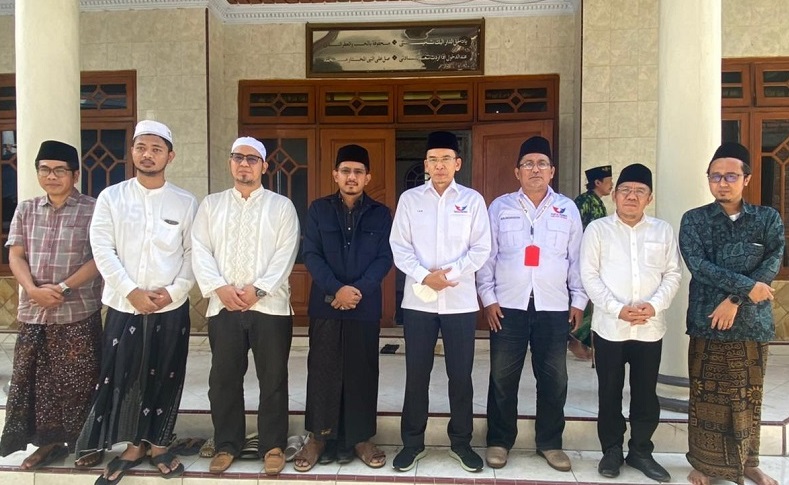 Kunjungi Ponpes Syaichona Cholil, TGB: Kiai Fakhrillah Sosok yang Murah Senyum dan Menggembirakan