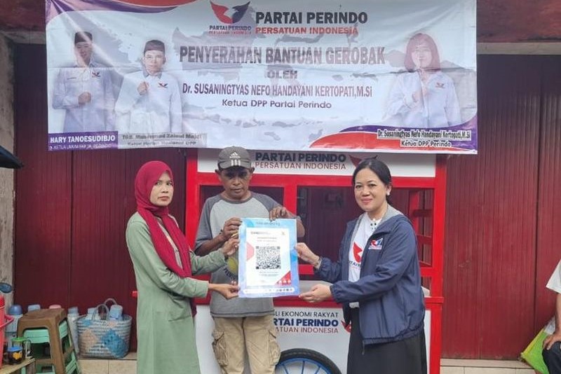 Partai Perindo Bagikan Gerobak dan Modal Usaha Agar Pelaku UMKM Bisa Naik Kelas