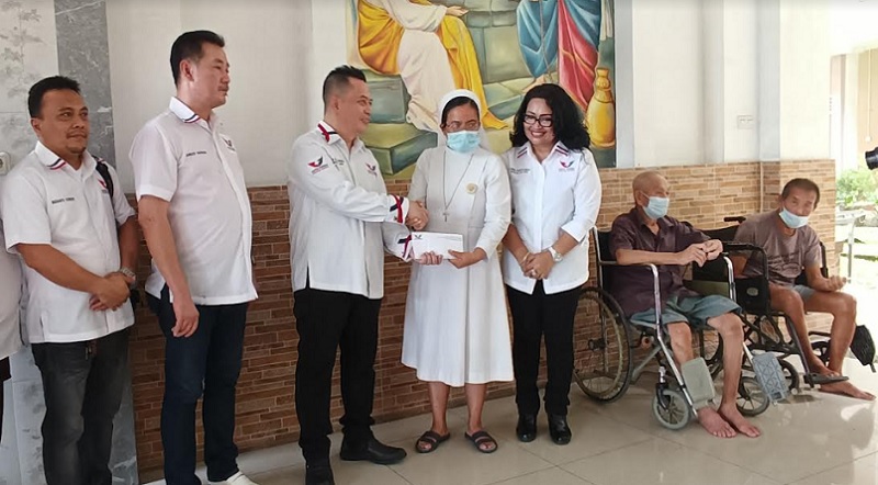DPW Sumut Berbagi dengan Panti Jompo, Pengelola: Salam dan Doa Kami untuk Partai Perindo     