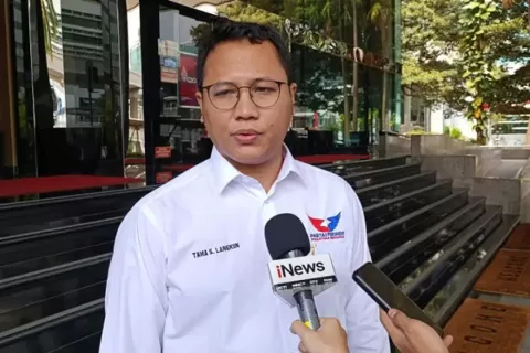 Dampingi Anak TKI ke Kemlu, Tama S Langkun Jamin Beri Pendampingan hingga Pemenuhan Hak