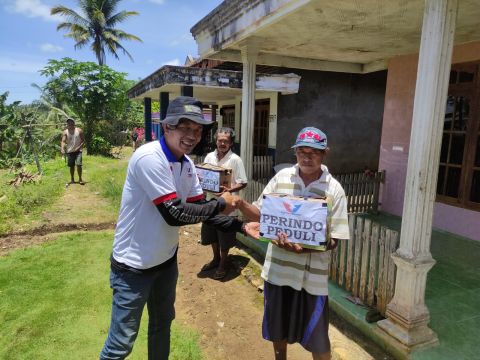 Senangnya Warga Terdampak Banjir di Malang Selatan Dapat Bantuan dari Ketua DPP Partai Perindo