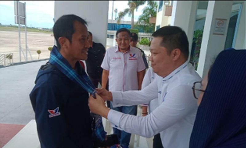 Tiba di Jambi, Ahmad Rofiq Disambut Ketua DPW Partai Perindo Hendry Attan