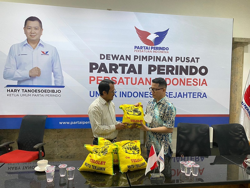 Peduli Gempa Cianjur, Partai Perindo Bagikan Ratusan Paket Sembako