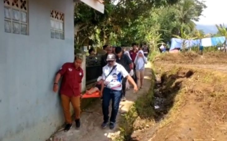 Ambulans Perindo Angkut 17 Korban Gempa Cianjur dari Lokasi Sulit Diakses 
