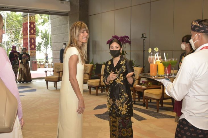 Wamenparekraf Angela: Tari-Tarian Tradisional di Spouse Program G20 Representasikan Keberagaman Indonesia