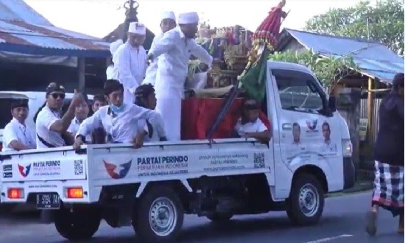 Mobil Ngayah Partai Perindo Ikut Upacara Dewa Yadnya di Bali
