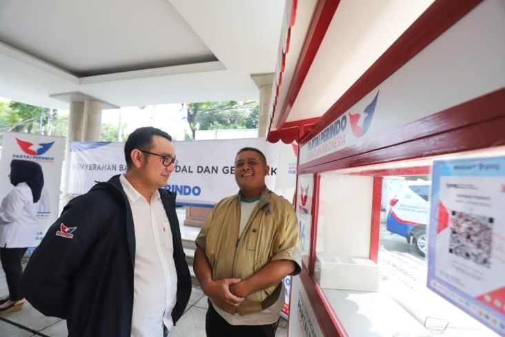 Bagikan Gerobak, Effendi Syahputra: Partai Perindo Komitmen Mengembangkan Pedagang UMKM 