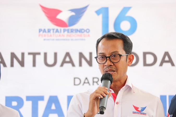 Bagikan Gerobak dan Modal Usaha, Sekjen: Komitmen Partai Perindo Sejahterakan UMKM