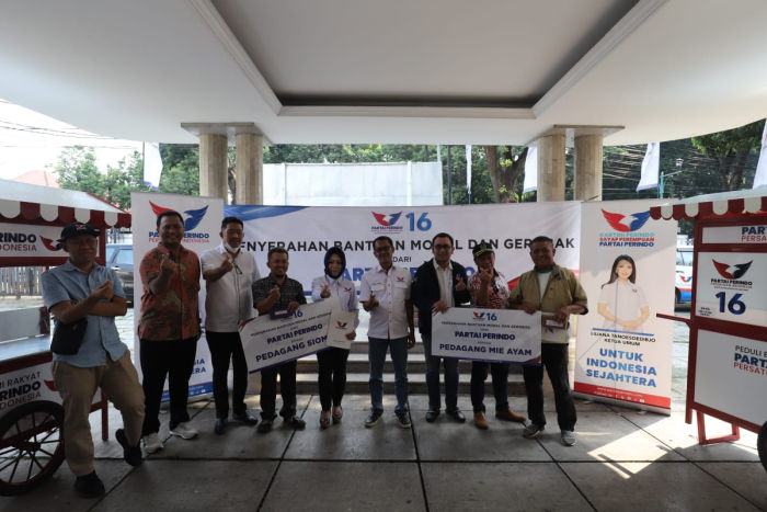 Bukti Nyata Peduli UMKM, Partai Perindo Bagikan Dua Gerobak dan Modal Usaha