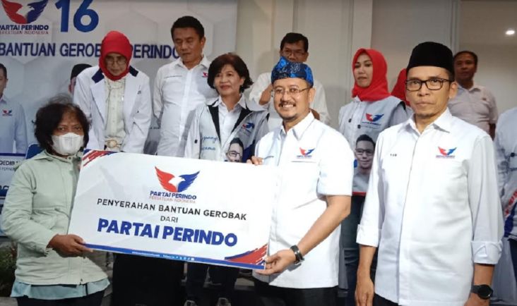 Dapat Bantuan Gerobak, Euis Doakan Partai Perindo Makin Dicintai Rakyat 