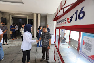 Dapat Bantuan Gerobak, Pedagang Siomai Doakan Partai Perindo Sukses di Pemilu 2024     