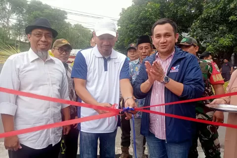 Effendi Syahputra Resmikan Lapangan Serbaguna di Pesanggrahan 