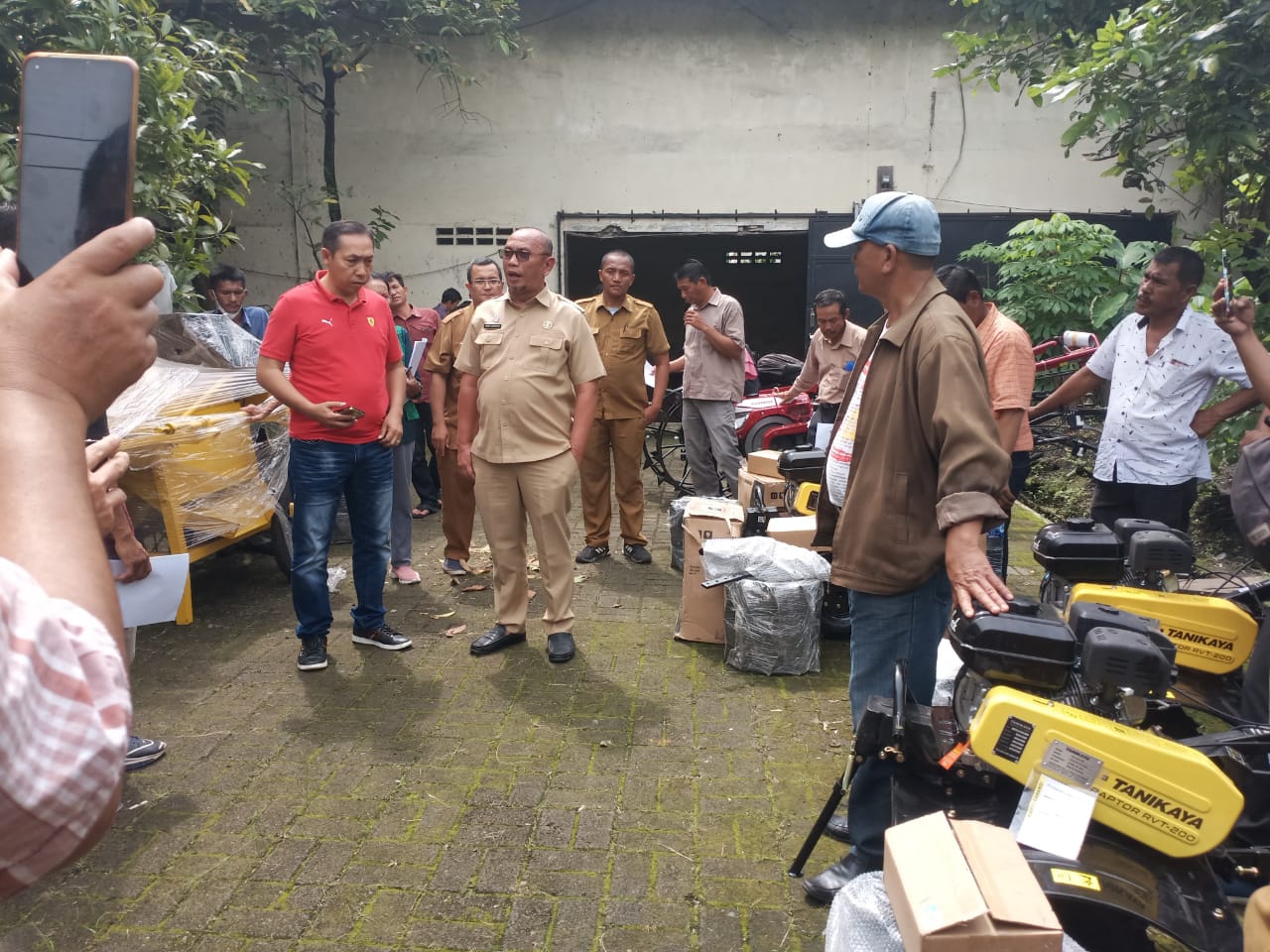Komitmen Sejahterakan Masyarakat, Politisi Partai Perindo Sumut Sumbang Alat Pertanian 