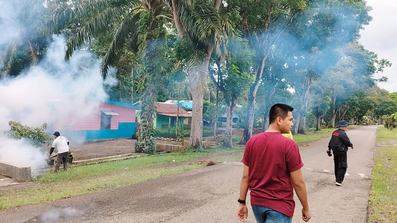 Cegah DBD, Pasukan Fogging Partai Perindo Bengkulu Sisir Rumah Warga di Mukomuko 