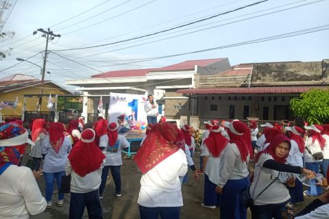 Seusai Ikuti Senam dan Jalan Sehat Partai Perindo Sumbar, Emak-emak Dapat Minyak Goreng Gratis