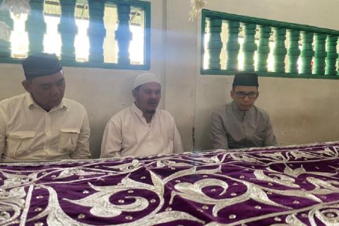 Kenang Perjuangan Ulama Aceh, TGB Zainul Majdi Ziarah ke Makam Teungku Di Anjong 