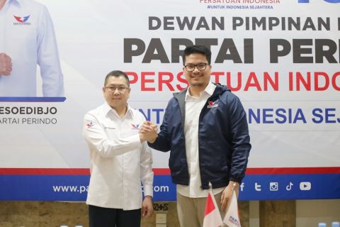Lantik Michael Victor Sianipar, HT Harap Partai Perindo Semakin Disukai Kalangan Muda 