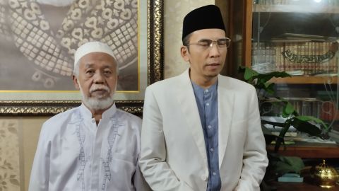 Sambangi Abuya Murtado, TGB Dipesan Pegang Teguh UUD 45 dan Pancasila