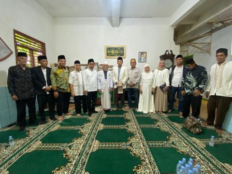 TGB Zainul Majdi Tabarukkan Baca Kitab Hadis Bersama Abuya Muhtadi bin Dimyathi al-Bantani