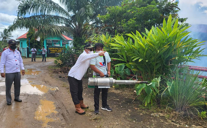 Prioritaskan Kesehatan Warga, Partai Perindo Bengkulu Fogging Dua Desa di Napal Putih