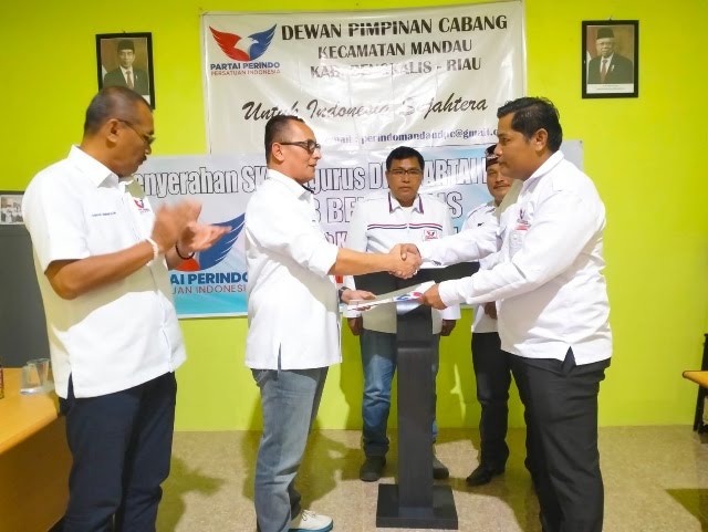 Sambangi Duri, Ketua DPW Partai Perindo Riau Serahkan SK DPD Bengkalis