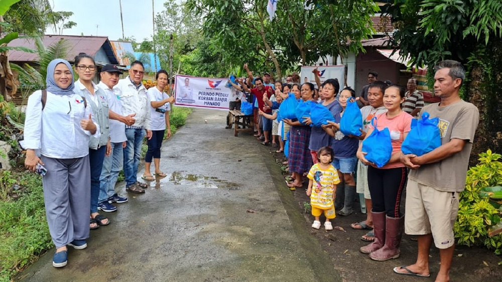 Berikan Bantuan Sembako di Wori, Korban Banjir: Semoga Partai Perindo Selalu Jaya