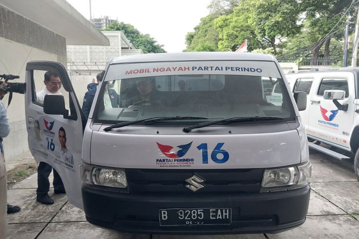TGB Kembali Serahkan Mobil Ngayah untuk DPW Perindo Bali