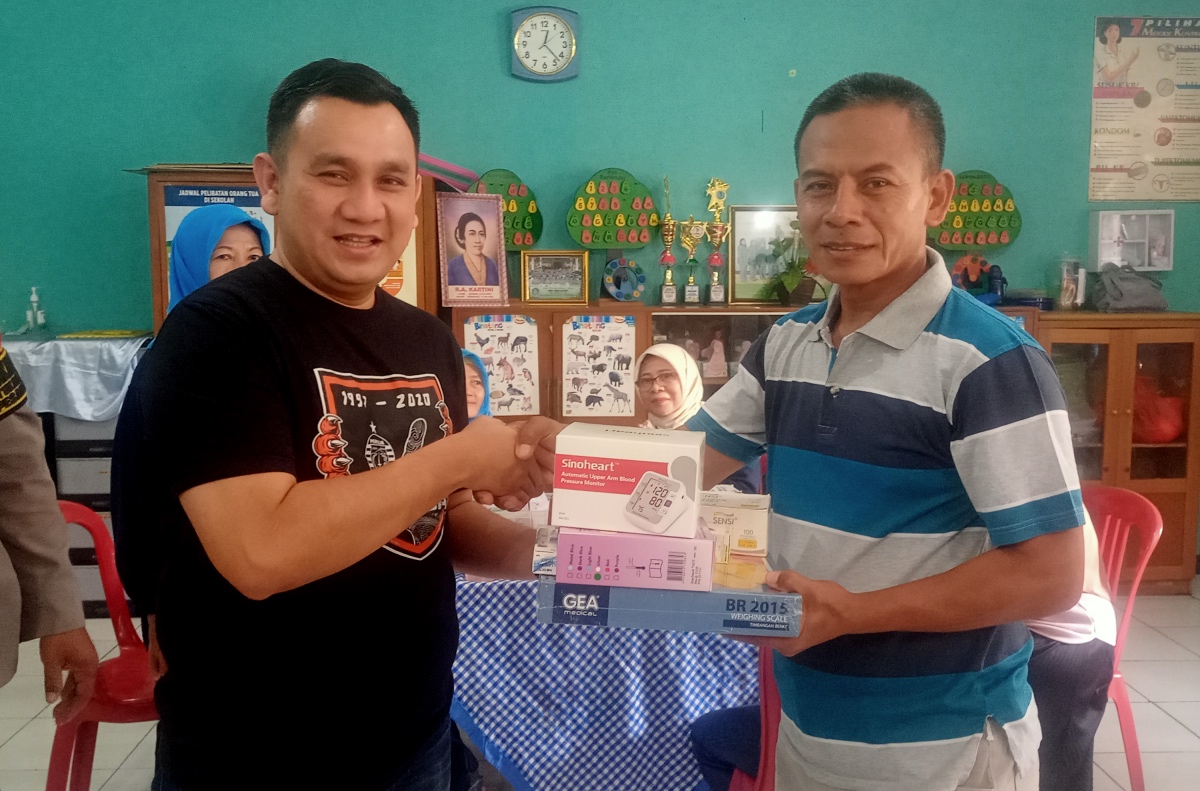 Partai Perindo DKI Beri Bantuan Alat Cek Kesehatan ke Posbindu Petukangan Utara