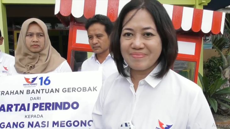 Bagikan Gerobak di Wonosobo, Susaningtyas Harap Ekonomi Warga Makin Meningkat 